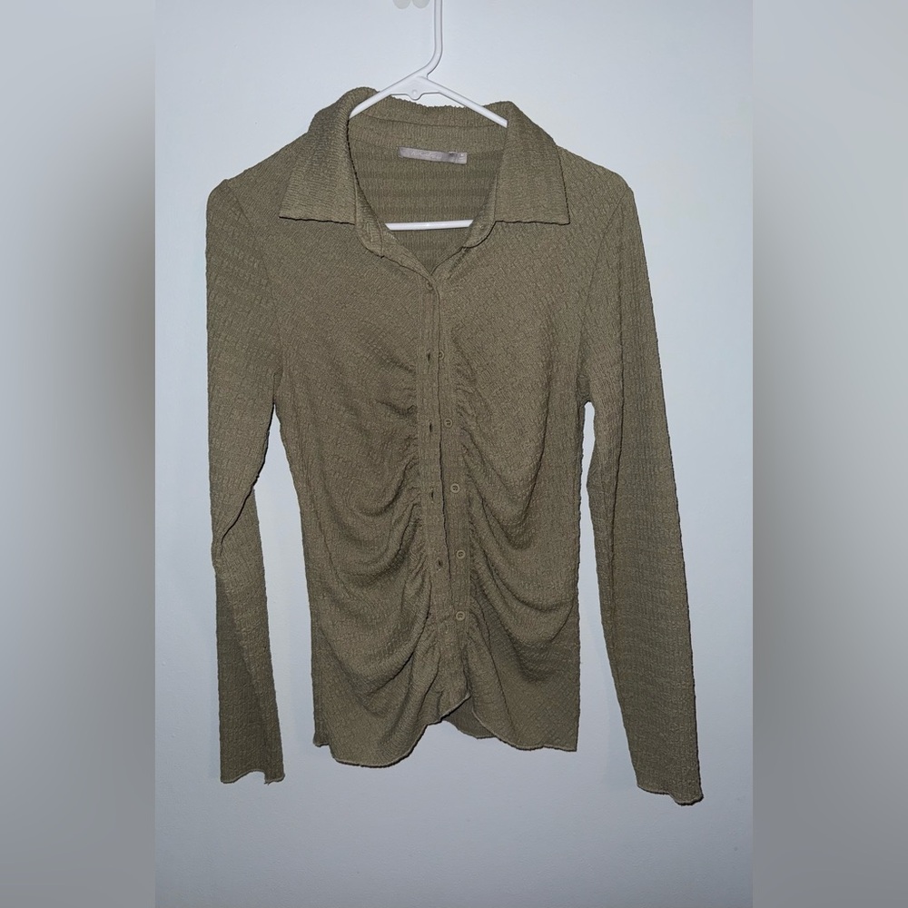 Women’s Buckle Red by BKE Olive Textured Long Sleeve Top Size M
#0043 - Picture 1 of 3